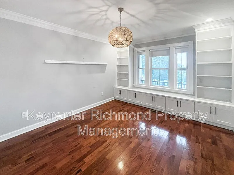 4 bed, 3.5 bath, 2400 sqft, $2,800 — Photo 4