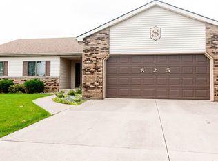 825 Rewill Dr, Fort Wayne, IN 46804