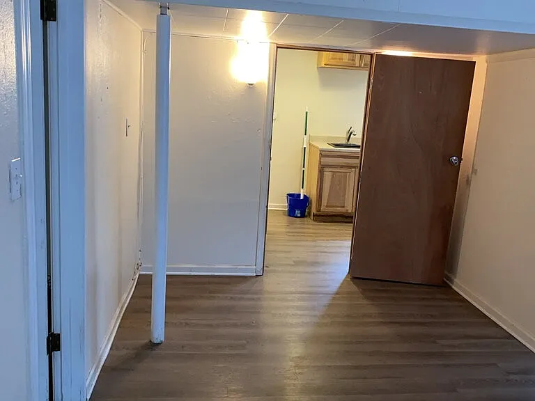 560 S 40th St — Photo 11