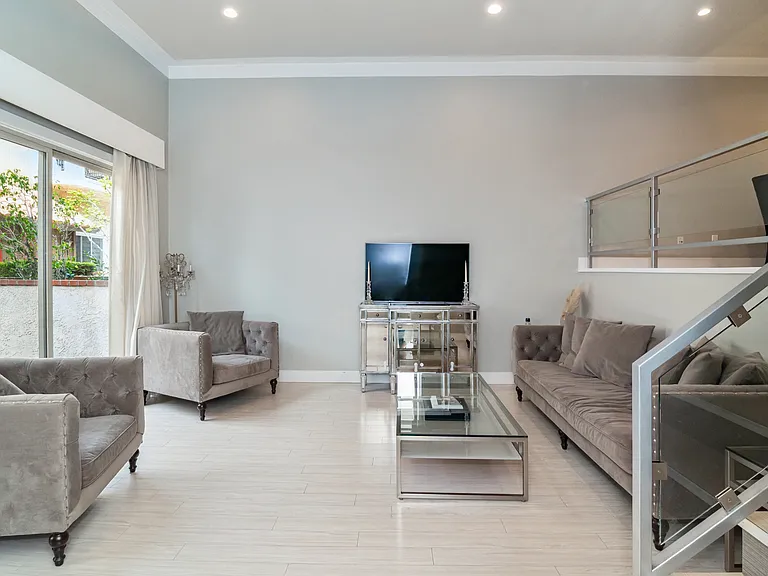 1711 Grismer Ave #76 — Photo 4