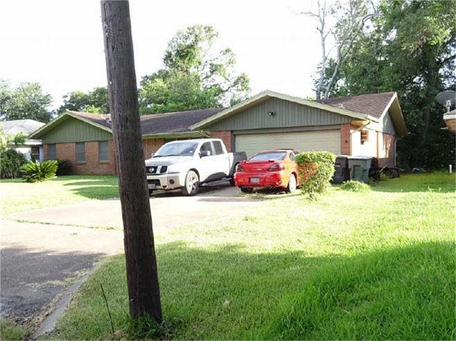 1st image of 247 Live Oak Ln