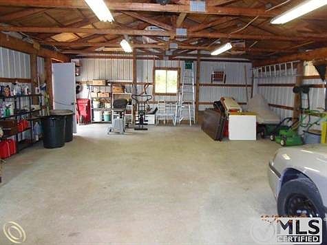 874 Angle Garage 2.JPG