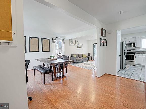 3rd image of 4389 Ashgrove Dr