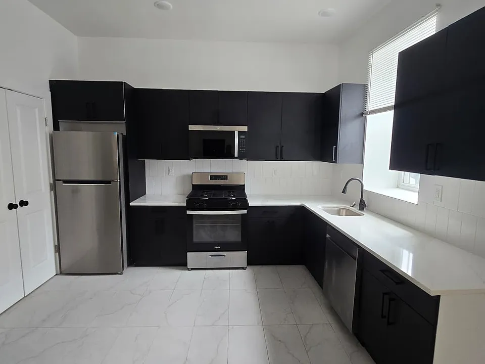 98 Clinton Ave #101AA