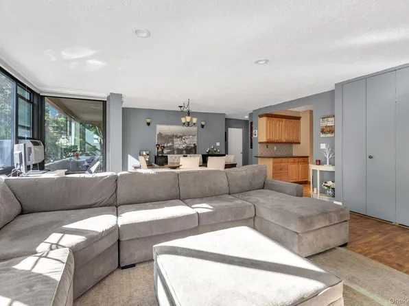 162-11 9th ave #3D, Beechhurst, NY 11357