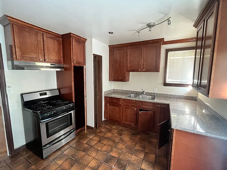20900 Birch St — Photo 6
