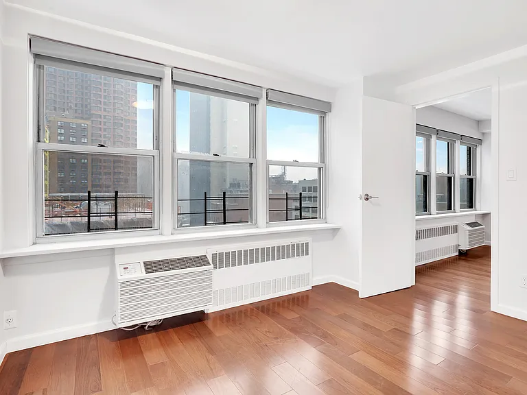 155 E 38th St #17D — Photo 8