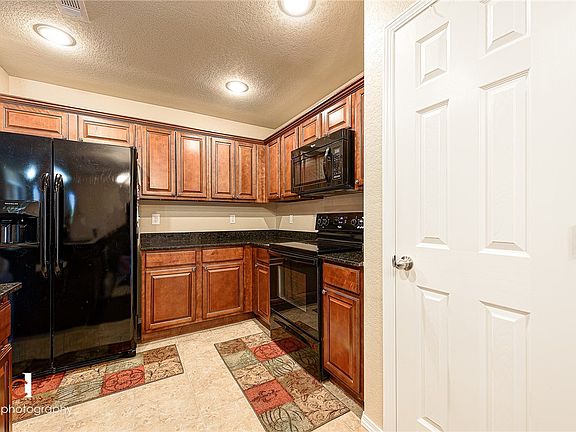 5th image of 4529 Sweetgum Ln