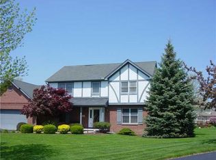 1257 Valley Bluff Rd, Perrysburg, OH 43551