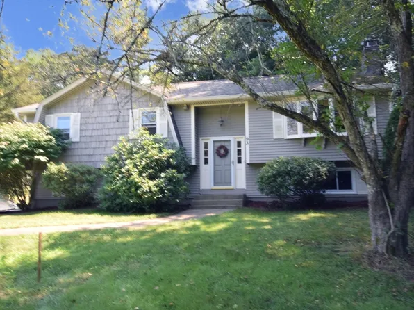 93 N Main St, Bellingham, MA 02019
