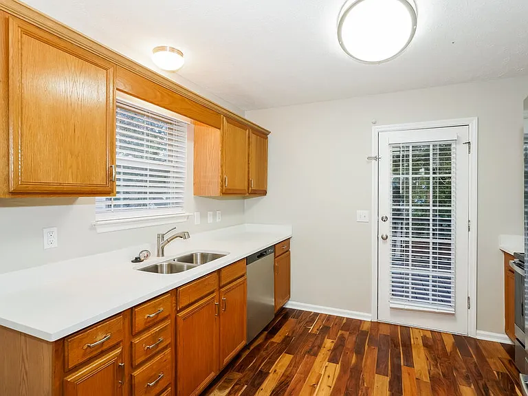 452 Cedar Park Cir — Photo 7