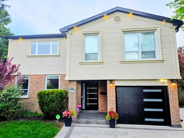 2711 Spruce Needle Ct, Mississauga, ON L5L 1N2