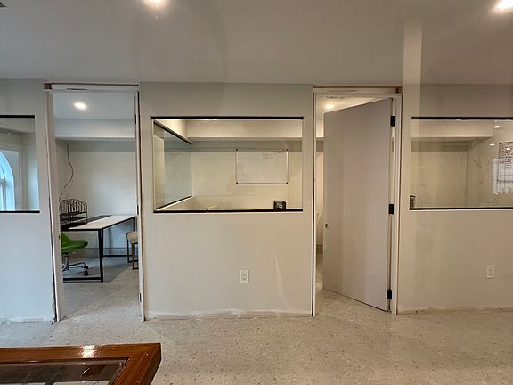 4th image of 1521 E New York Ave #1F