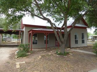 1207 21st St, Hondo, TX 78861