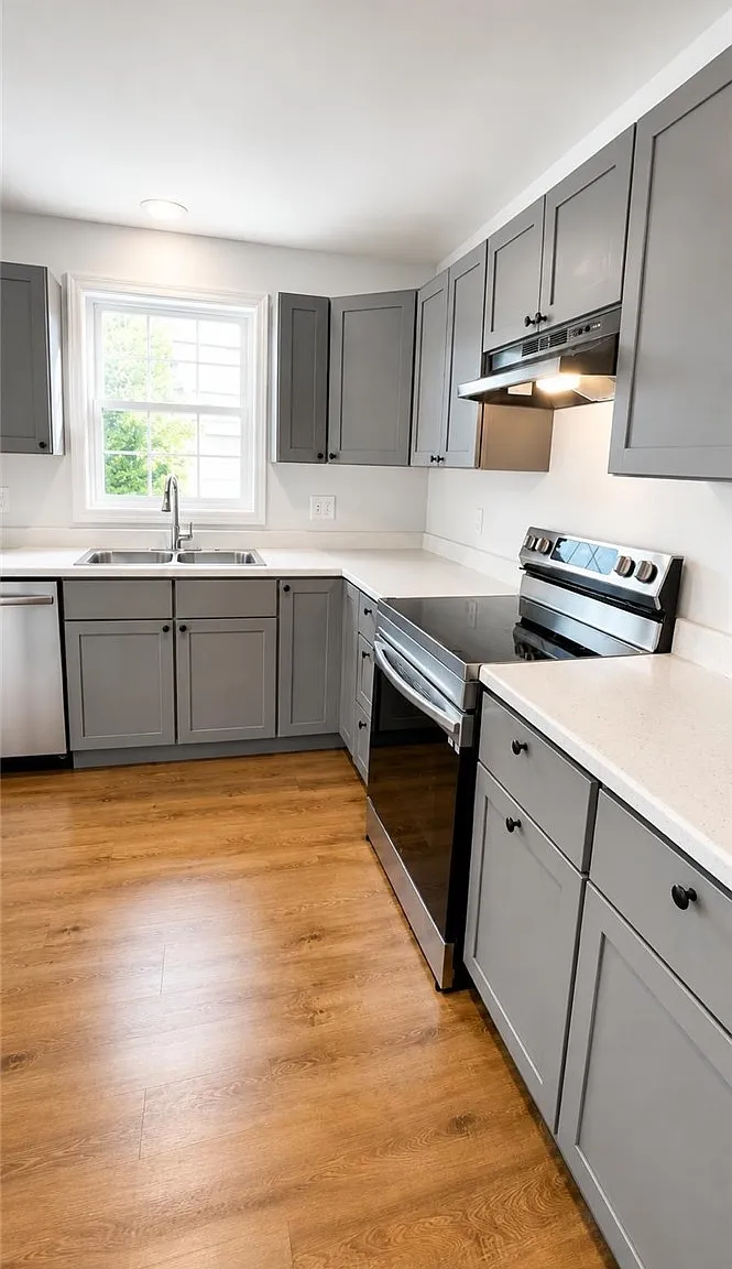 3 bed, 1005 sqft, $2,500 — Photo 4