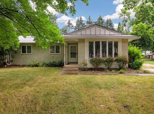 2119 Shale Ln, Eagan, MN 55122
