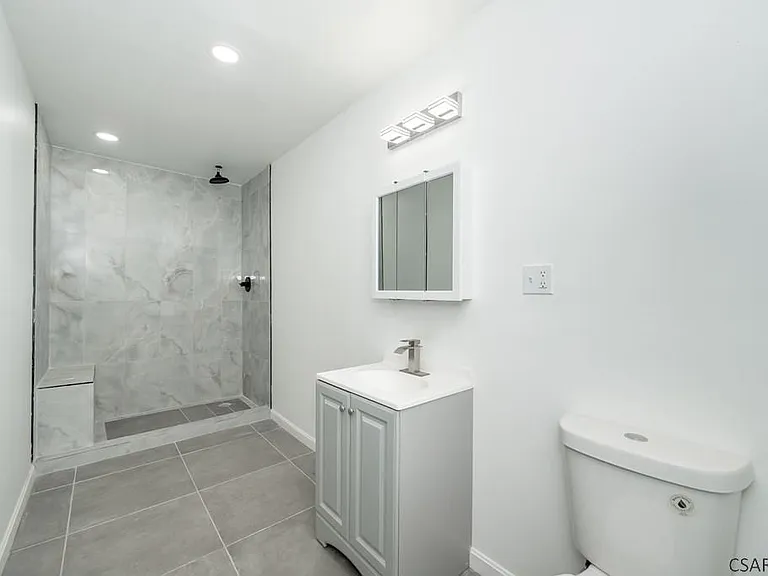 215 Franklin St #301 — Photo 11