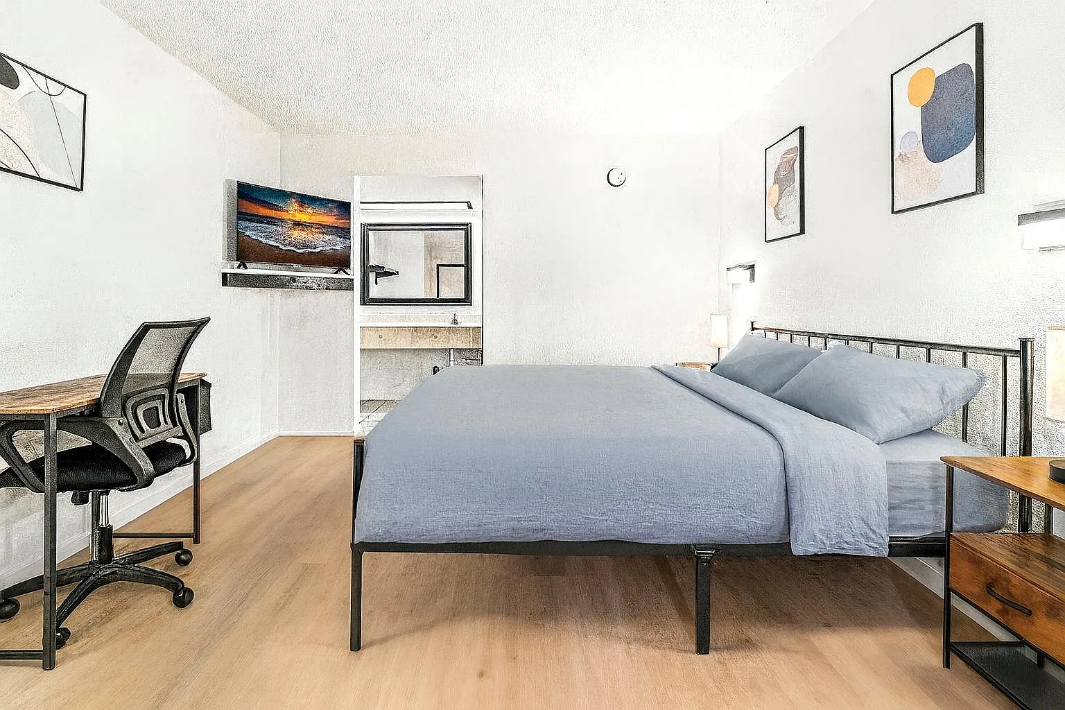 4 bed, 15.0 bath, 700 sqft, $979 — Photo 2