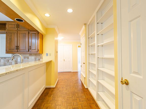 3rd image of 6037 Hillcrest Ave #D3