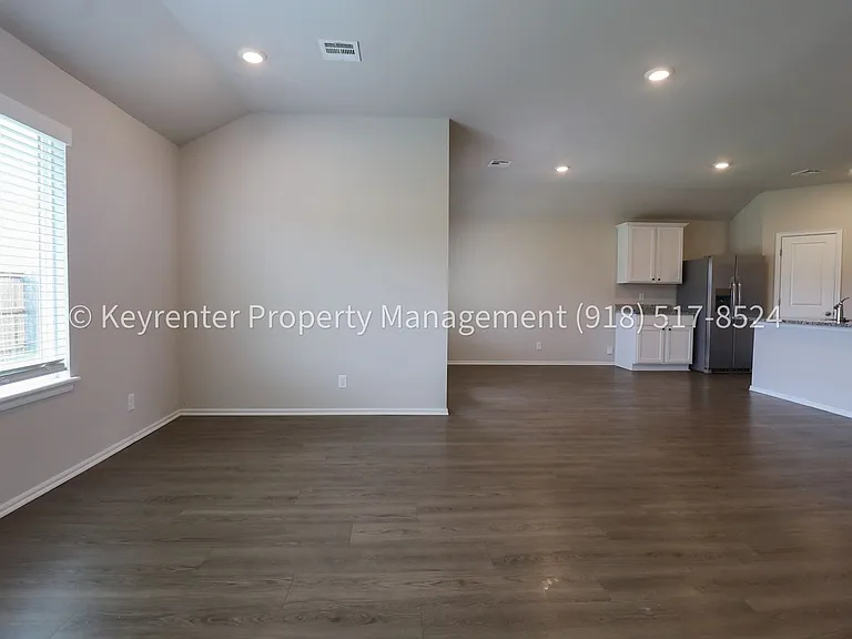 1308 Sunstone St — Photo 29