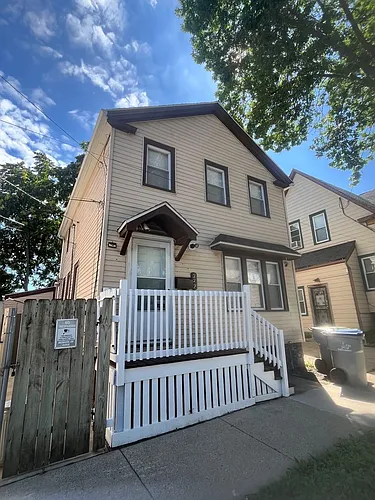229 W Orchard St Photo 1