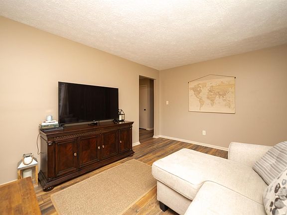4th image of 633 Cottonwood Dr