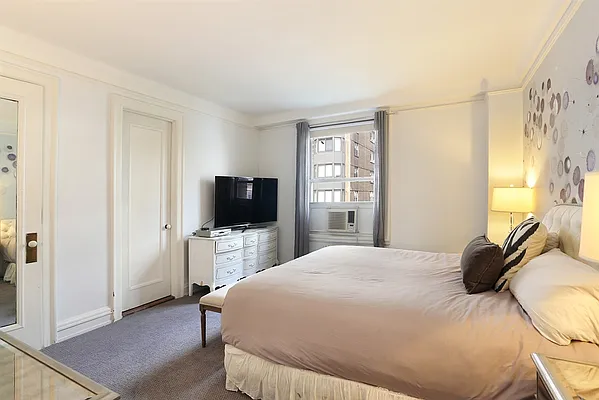 Sold by Corcoran | media 19