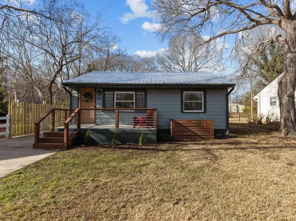 565 N Nash St, Hillsborough, NC 27278
