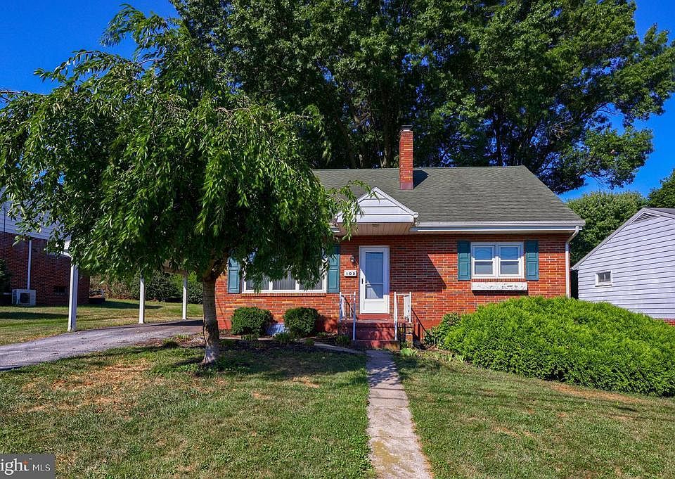 1st image of 102 E End Ave