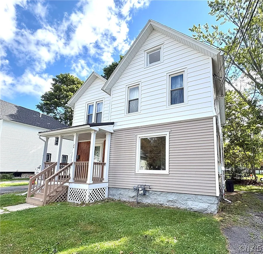 2 bed, 1.0 bath, 1496 sqft, $1,100 — Photo 1