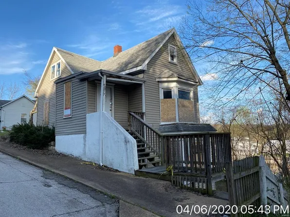 217 S 2nd St, De Soto, MO 63020