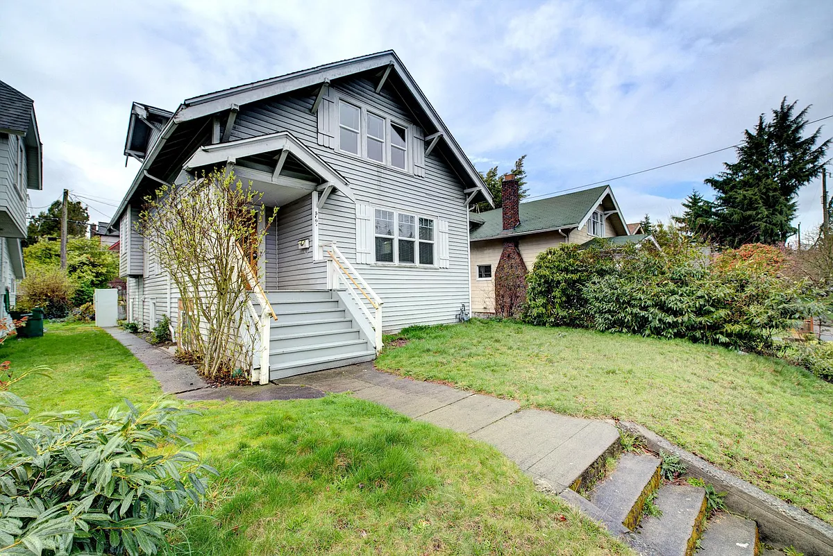 Building Photo - 5007 8th Ave NE