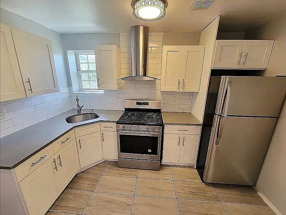 2nd image of 794 Freeman St Unit 3A