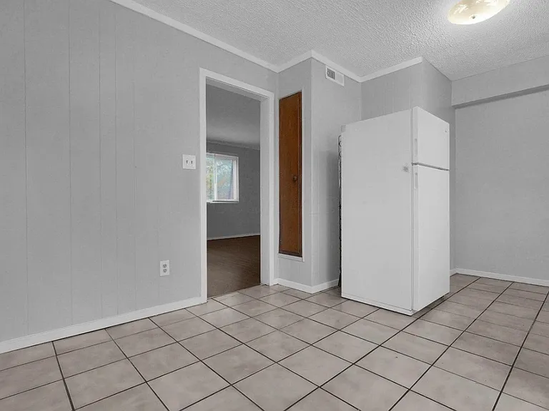 2872 Howey Rd #B — Photo 4