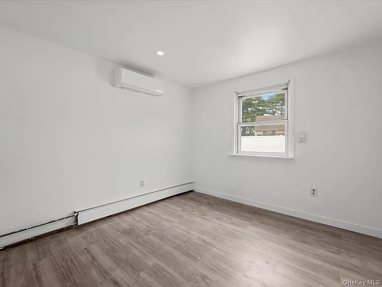 14 Lois Ln — Photo 9