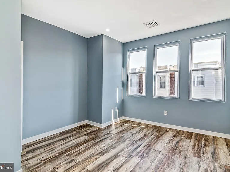2420 S Lee St — Photo 10