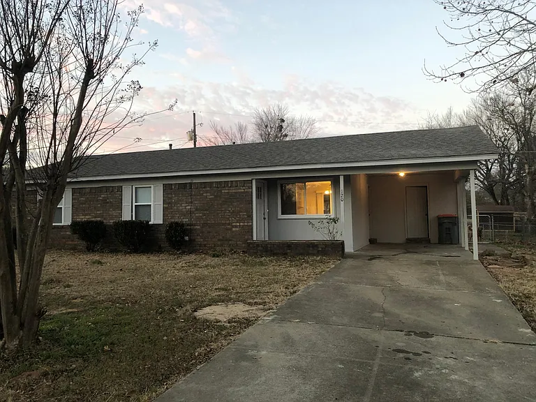 120 E Lincoln St — Photo 1