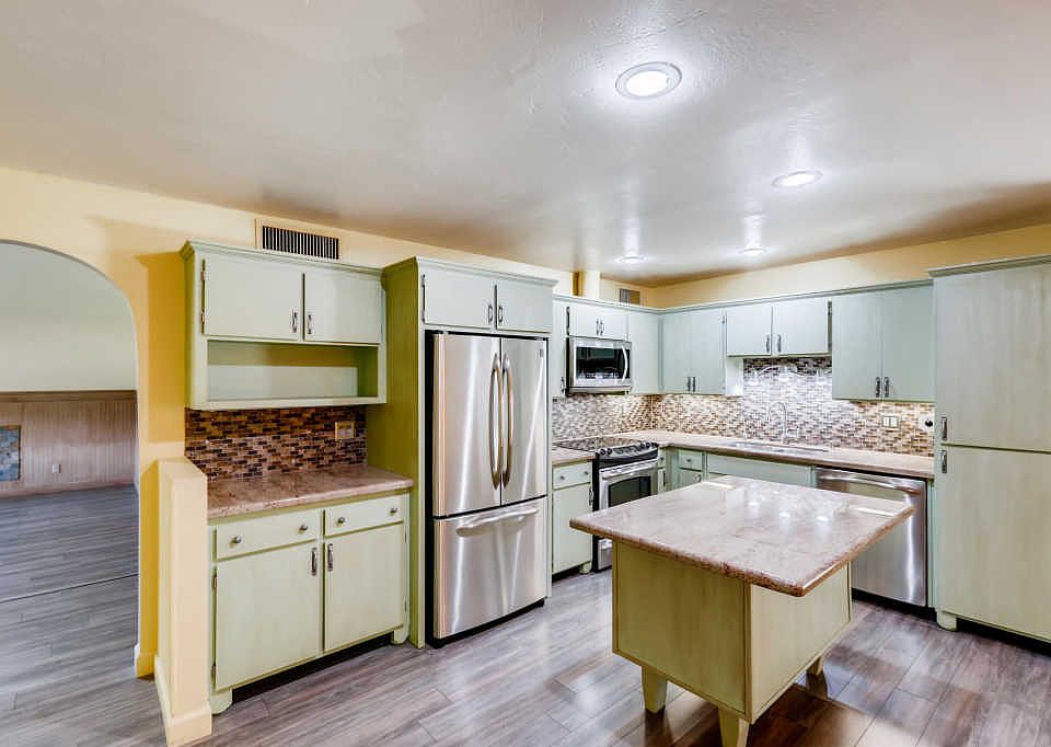 1st image of 240 W Pintura Cir