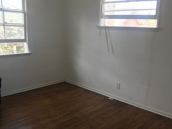 2nd image of 611 1/2 N Alexandria Avenue # Second Floor