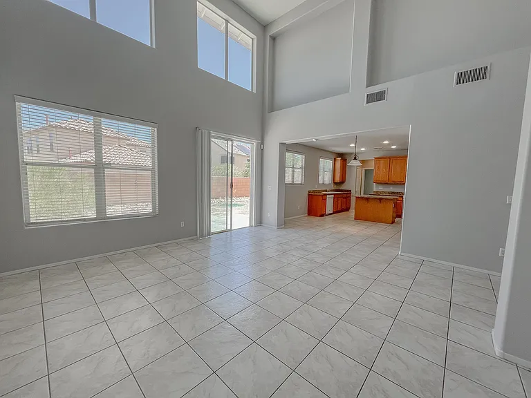 5646 Saint Elias St — Photo 33