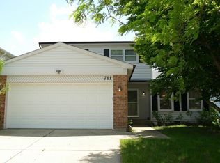 711 N Lakeside Dr, Vernon Hills, IL