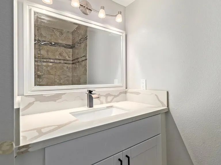 5885 E Thomas Rd — Photo 14