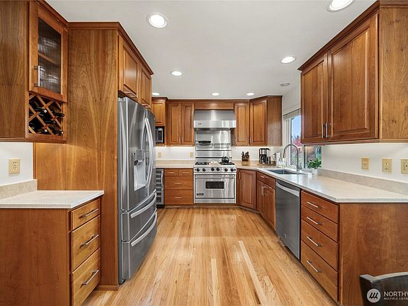 4th image of 25523 Lake Wilderness Country Club Drive SE