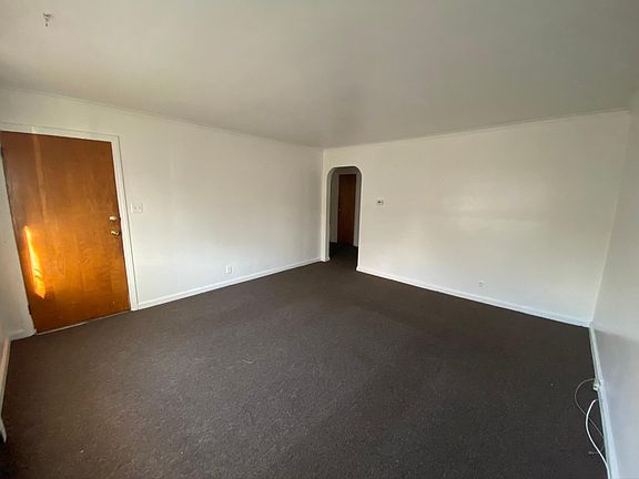 4th image of 16 Brookwood Dr #1