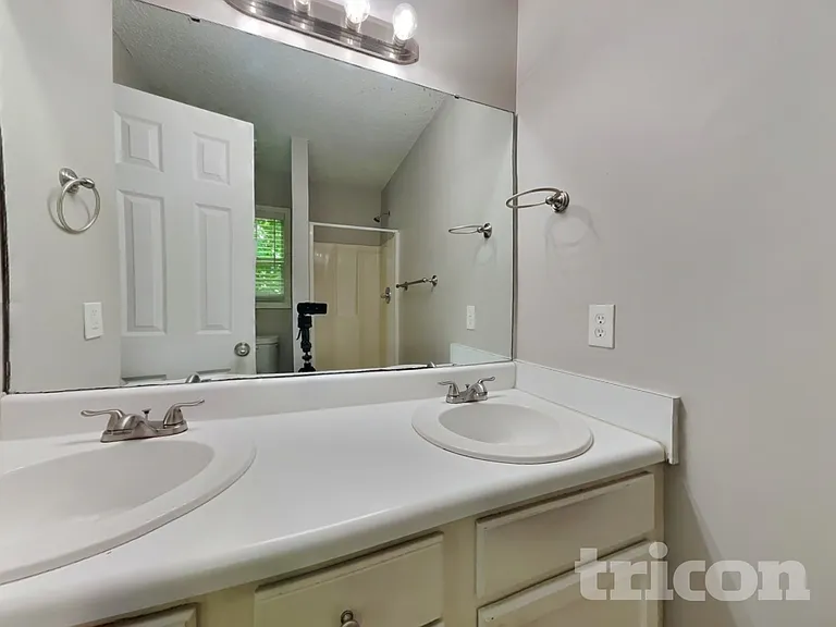 1031 Laurel Leaf Rd — Photo 8