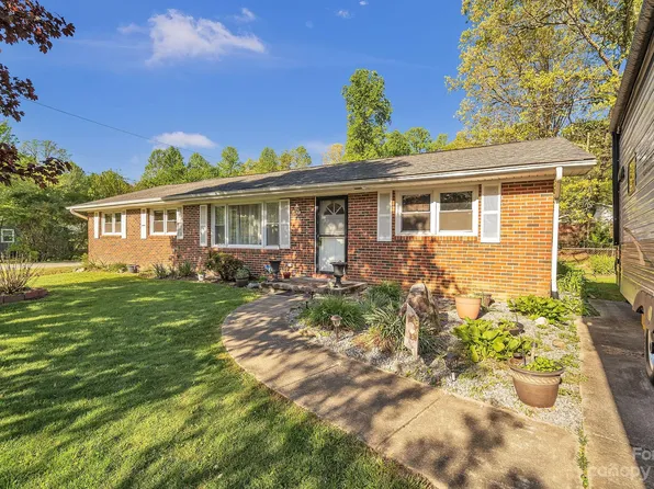 115 Mine Gap Rd, East Flat Rock, NC 28726