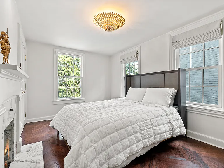 1063 Thomas Jefferson St NW — Photo 18