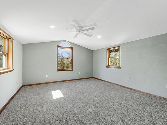 5th image of 424 Edson Rd
