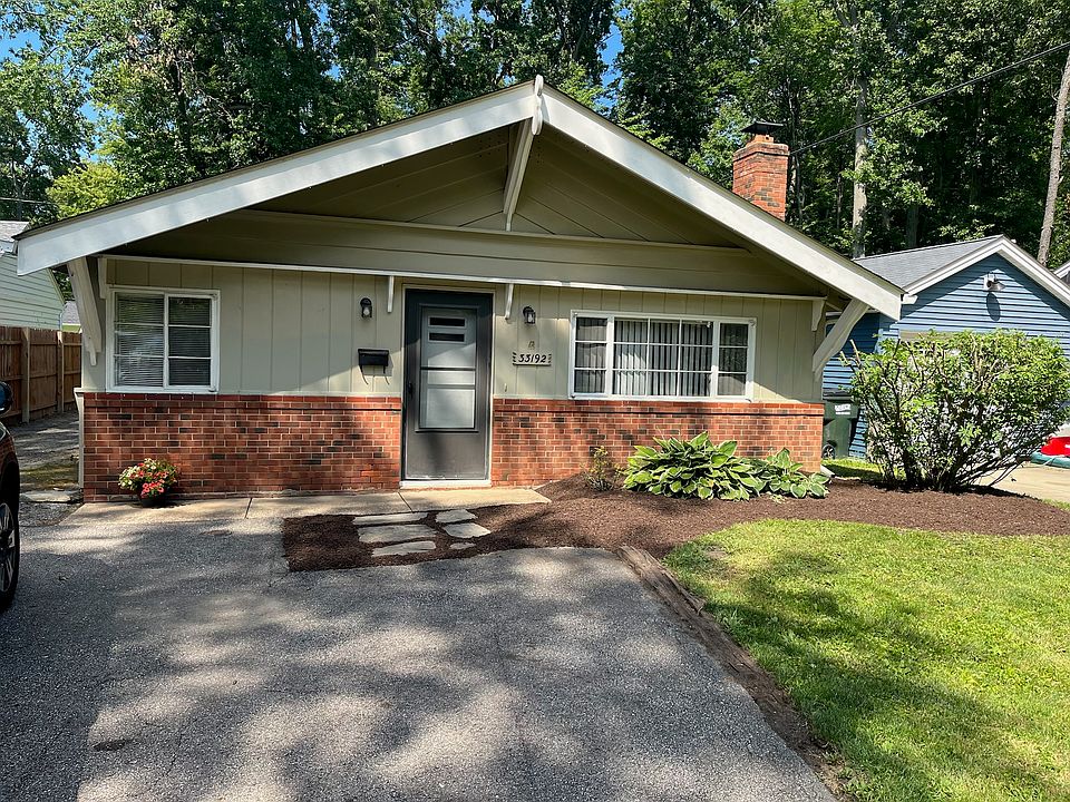 1st image of 33192 Redwood Blvd