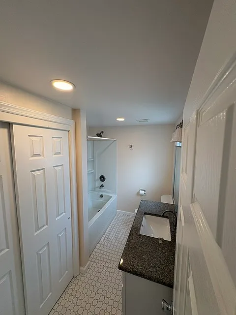 3 bed, 1200 sqft, $2,700 — Photo 3